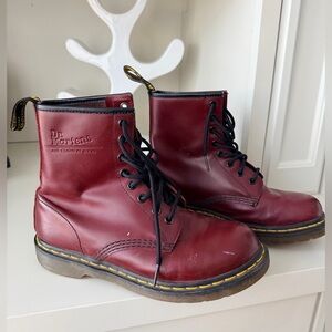 DR. MARTENS Burgundy Lace Up Leather Combat Boots Women’s Size 8 & Mens Size 7